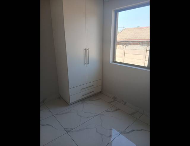 3 BEDROOM FREEHOLD FOR SALE IN DERSLEY